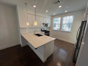 225 Orbit Wy in Mountain View, CA - Building Photo - Building Photo