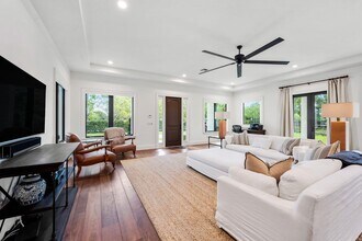 14492 Equestrian Way in Wellington, FL - Foto de edificio - Building Photo