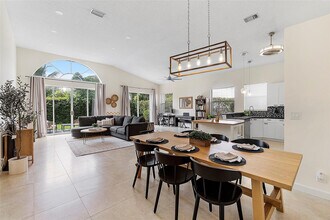 10650 NW 48th St in Coral Springs, FL - Building Photo - Building Photo