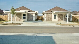 23 W Kohala Ave in Alton, TX - Building Photo