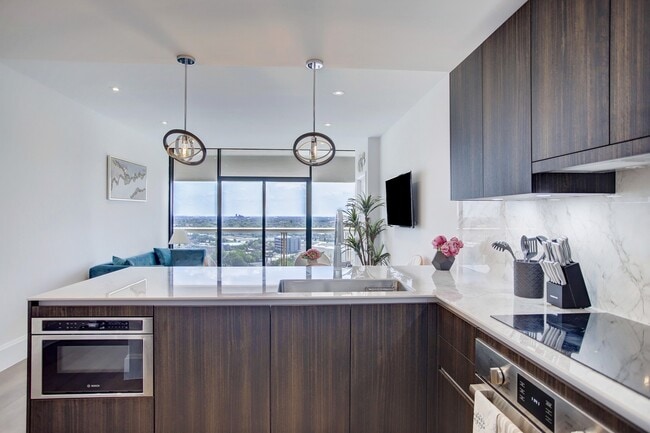 1701 Hermann Dr in Houston, TX - Building Photo - Building Photo