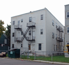 3 Lake St in Patchogue, NY - Building Photo - Building Photo