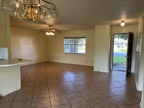 124 Seaman Dr in Silsbee, TX - Building Photo - Building Photo