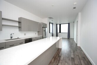 1211 Caroline St in Houston, TX - Building Photo - Building Photo