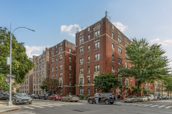 1900 Albemarle Rd in Brooklyn, NY - Foto de edificio - Building Photo