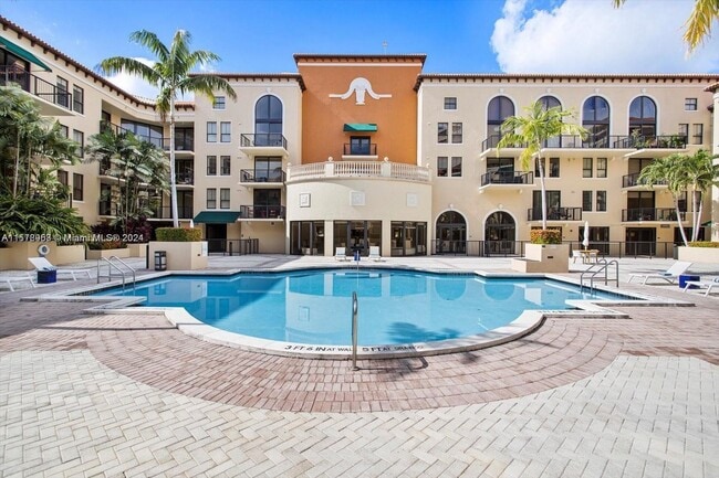 55 Merrick Way, Unit 505 in Coral Gables, FL - Foto de edificio - Building Photo