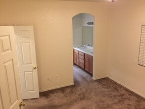 2626 Capella Dr in Merced, CA - Foto de edificio - Building Photo