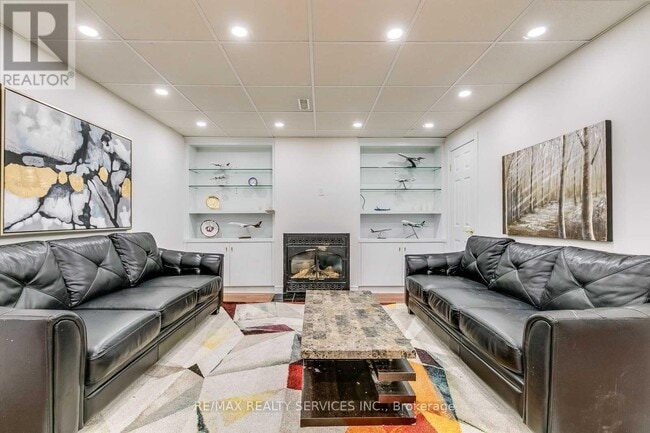property at 3593 Colonial Dr