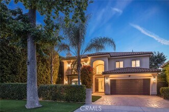 16659 Addison St in Los Angeles, CA - Building Photo - Building Photo