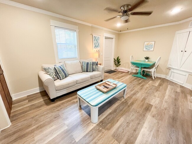 1820 Avenue O 1/2 in Galveston, TX - Building Photo - Building Photo