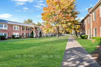 255 Salisbury Square in St Matthews, KY - Building Photo - Building Photo
