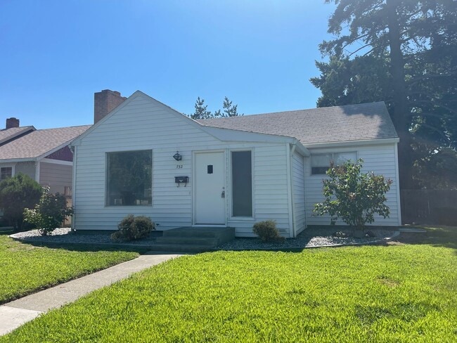 property at 732 W Park St