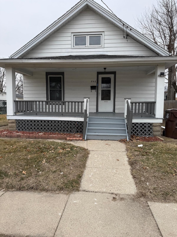 property at 846 Roscoe Ave