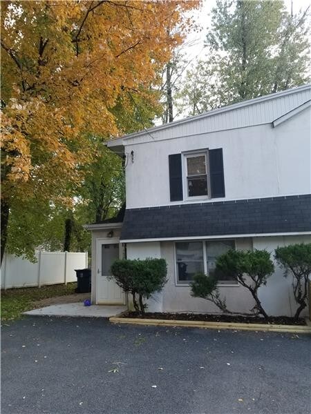 323 Birch Ave in Horsham, PA - Building Photo