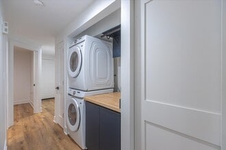 1732 W Beach Ave, Unit G in Chicago, IL - Foto de edificio - Building Photo