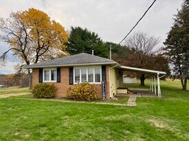 4370 Seeman St SW in Navarre, OH - Building Photo