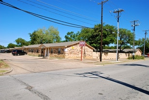 Metker Gardens in Irving, TX - Building Photo
