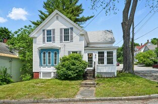 14 Maple St in Lisbon, ME - Building Photo