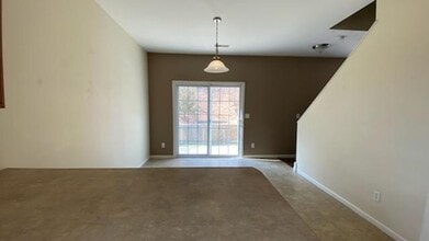 24386 Tanglewood Rd in St. Robert, MO - Foto de edificio - Building Photo