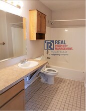 925 Roper St in Pocatello, ID - Building Photo - Building Photo