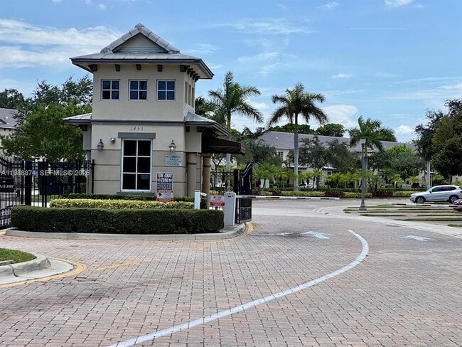 1955 Marsh Harbor Dr in Riviera Beach, FL - Building Photo - Building Photo