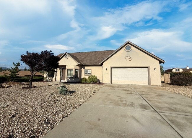 property at 4866 N Ivanhoe Cir