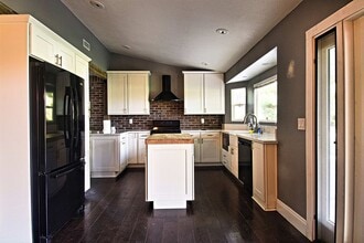 41556 Zinfandel Ave in Temecula, CA - Building Photo - Building Photo