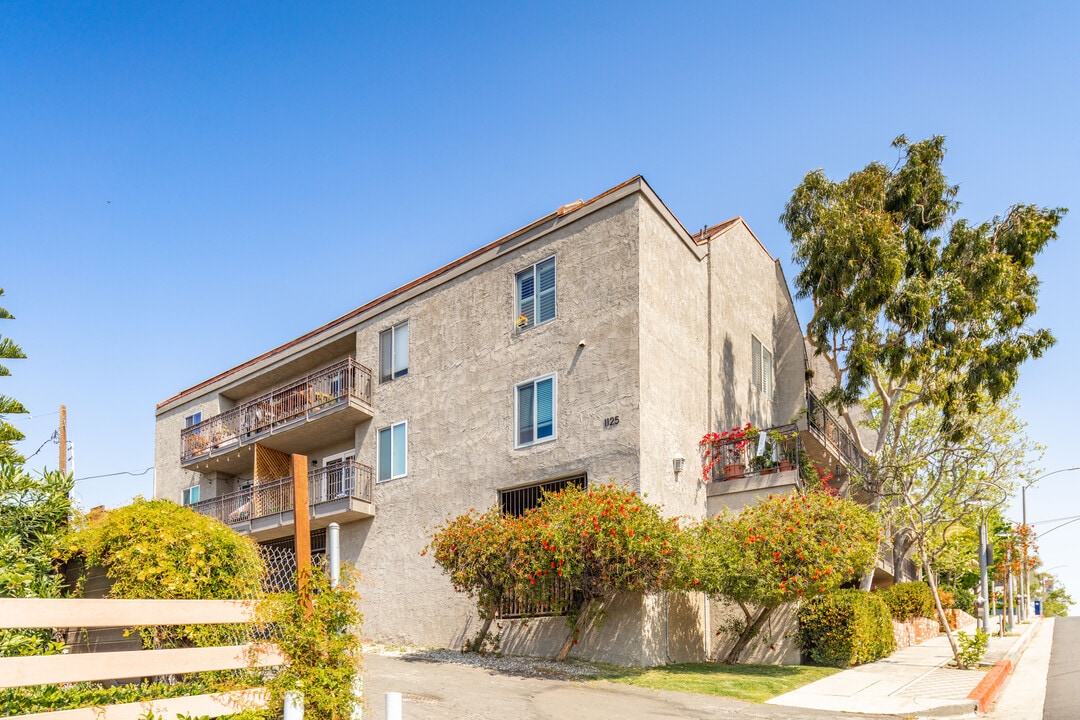 1125 Pico Blvd in Santa Monica, CA - Building Photo