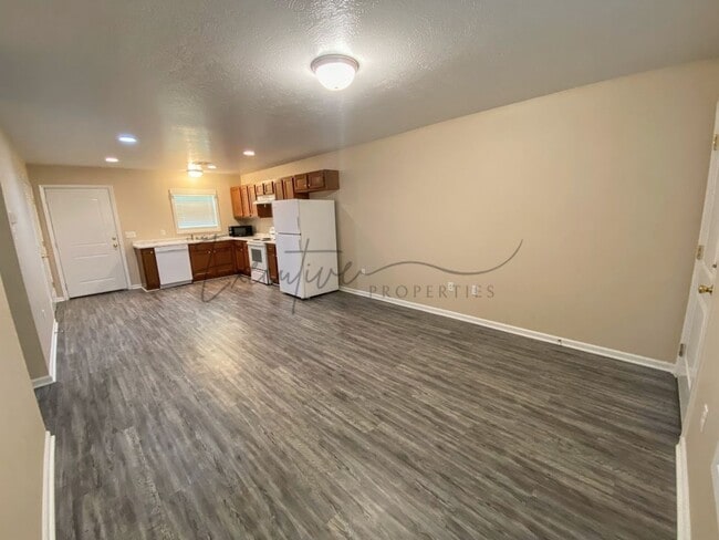 308 E 1st St in Iowa, LA - Building Photo - Building Photo