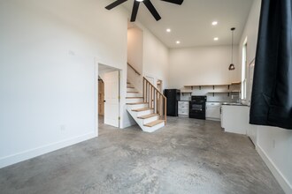 2 Earl Dr in Conway, AR - Building Photo - Building Photo