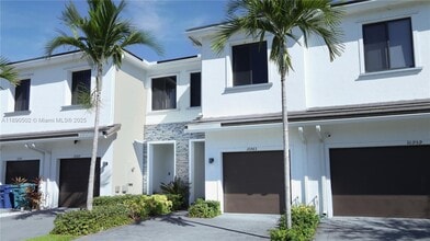 10963 SW 233rd St in Princeton, FL - Building Photo - Building Photo