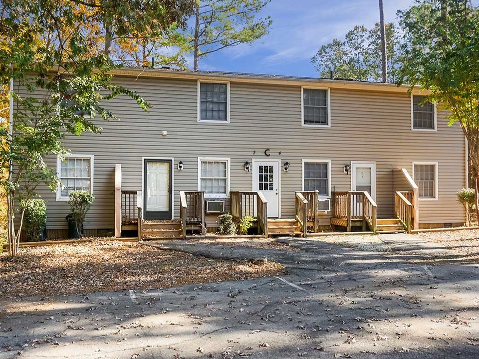 Bentley Woods in Hillsborough, NC - Building Photo