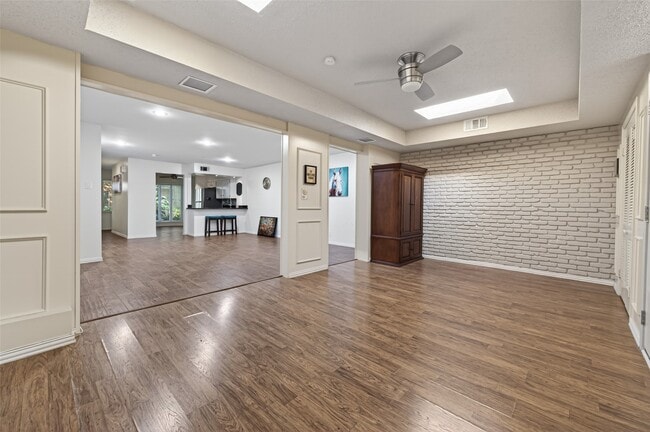 5530 Holly St in Houston, TX - Foto de edificio - Building Photo