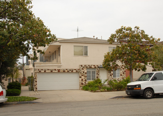 1320 9th St in Santa Monica, CA - Building Photo - Building Photo