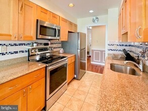 2817 Jermantown Rd in Oakton, VA - Building Photo - Building Photo