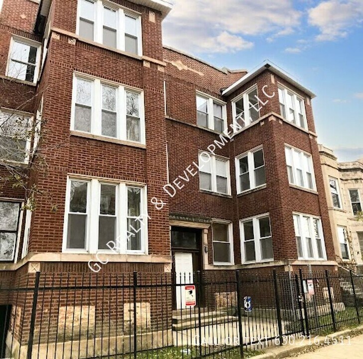 6029 S Eberhart - 6029 in Chicago, IL - Building Photo
