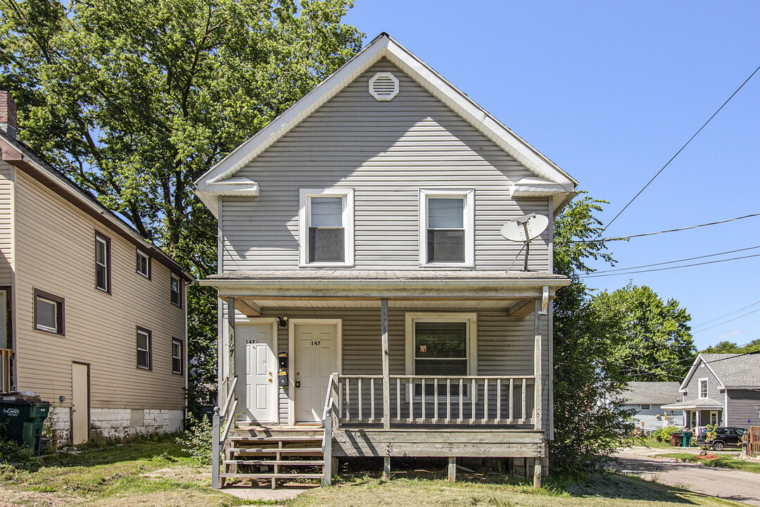 147 Isbell St, Unit 147 Isbell Lower in Lansing, MI - Building Photo