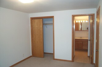 2834 Sandy Hollow Rd in Rockford, IL - Foto de edificio - Building Photo