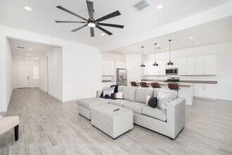 3264 W Peak View Rd in Phoenix, AZ - Foto de edificio - Building Photo