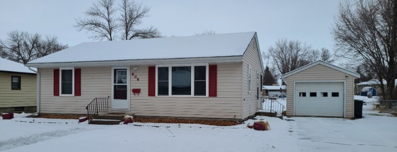 606 Southview Dr in Marshall, MN - Building Photo