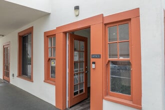 732 E. Santa Clara St. in Ventura, CA - Foto de edificio - Building Photo