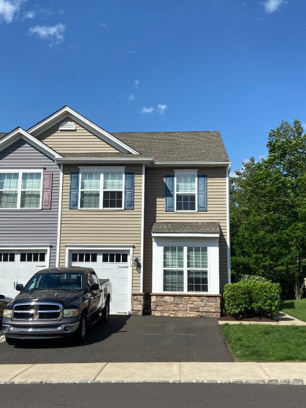 property at 1015 Chapman Cir