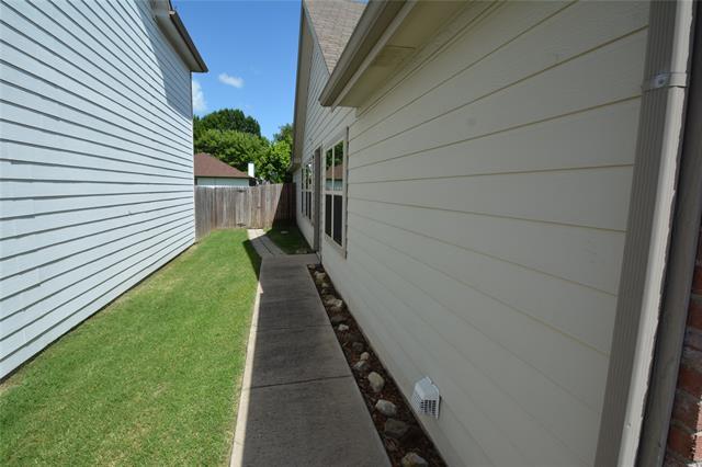 853 Village Point Ln in Fort Worth, TX - Building Photo - Building Photo
