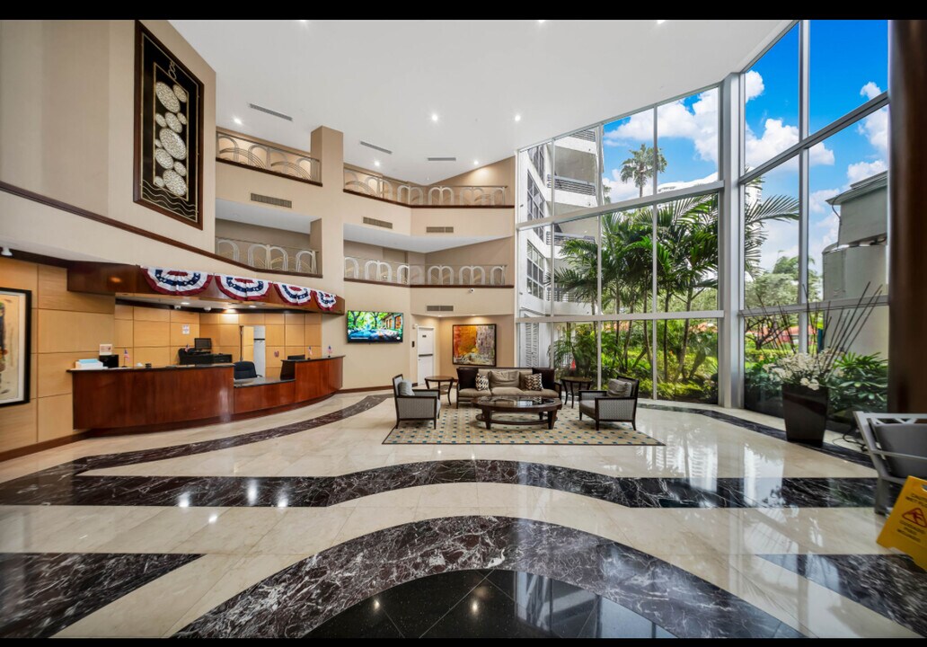 19101 NE 36th Ct, Unit 16 in Aventura, FL - Building Photo