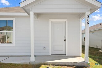 316 Alligator Crk in Seguin, TX - Building Photo - Building Photo