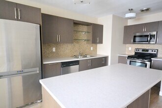 Wilmot Park Plaza in Winnipeg, MB - Building Photo - Building Photo