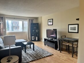 9710-105 105 St NW in Edmonton, AB - Building Photo - Building Photo