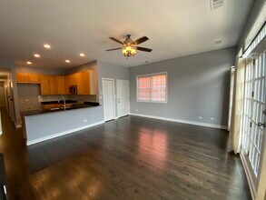 2356 W Harrison St, Unit 2 in Chicago, IL - Foto de edificio - Building Photo
