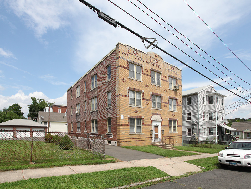 13 Lyman St in New Britain, CT - Building Photo