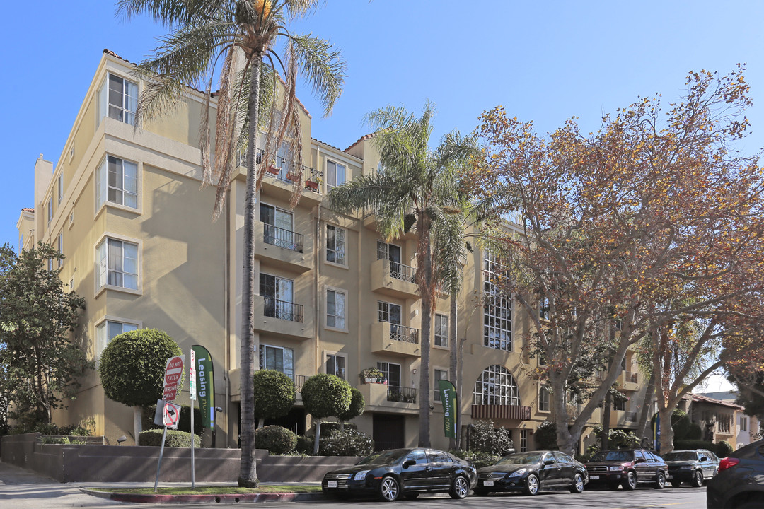 Brighton Villas in Los Angeles, CA - Building Photo